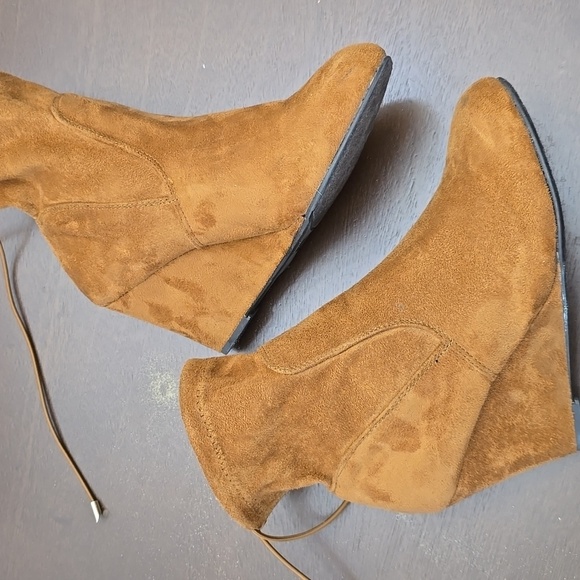 CHINESE LAUNDRY Suede Tan Ankle Boots women's 7 - Picture 2 of 5